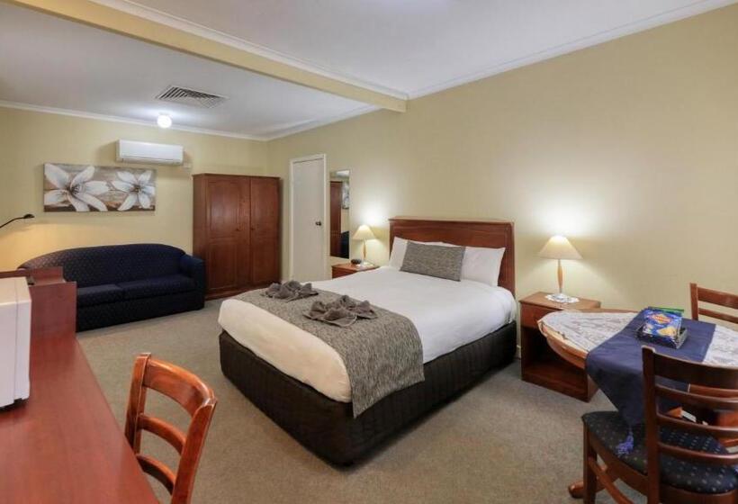 هتل Oasis Motor Inn