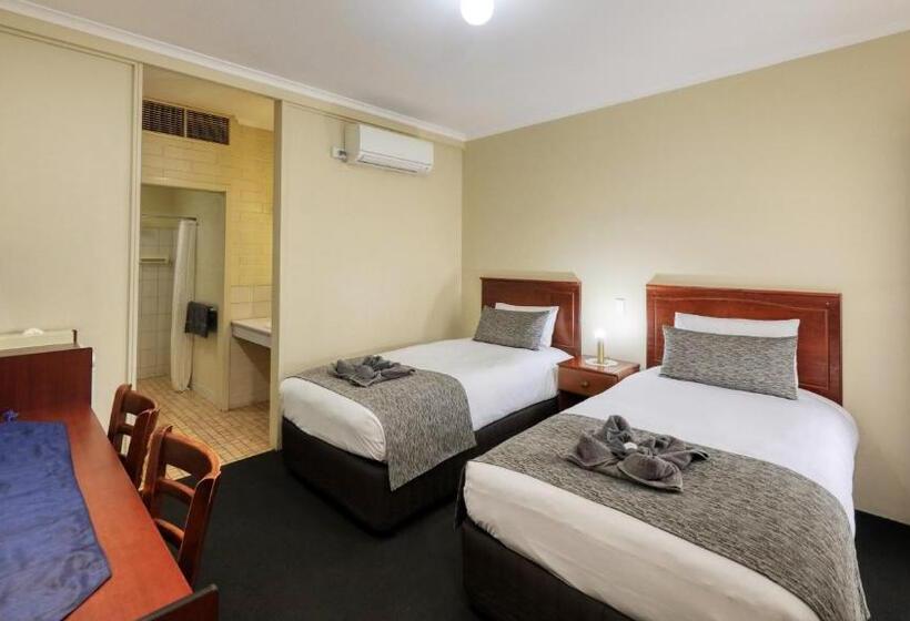 فندق Oasis Motor Inn