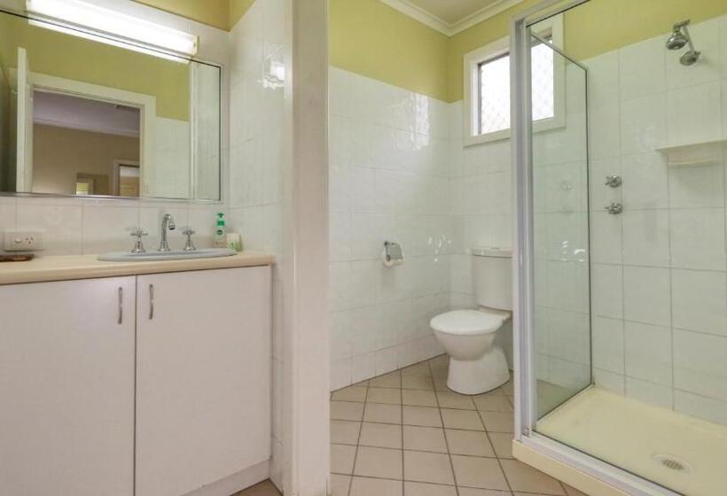 هتل Oasis Motor Inn