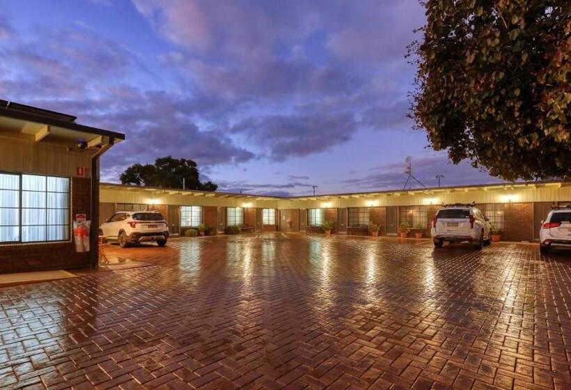 هتل Oasis Motor Inn