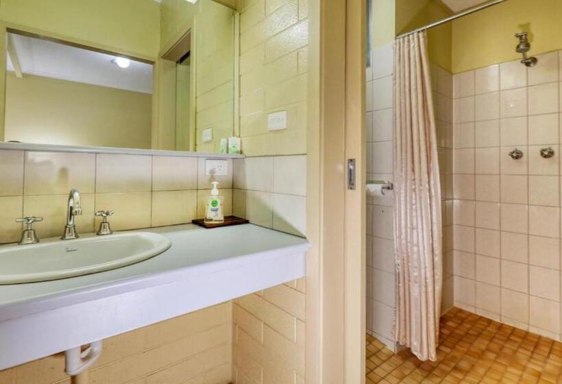 هتل Oasis Motor Inn