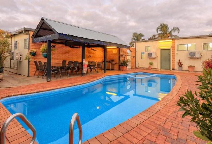 هتل Oasis Motor Inn