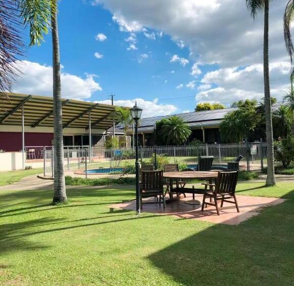 Отель Oxley Motor Inn