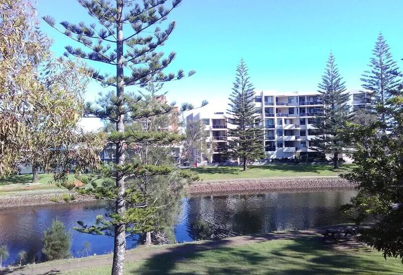 Отель Palm Court Motor Inn