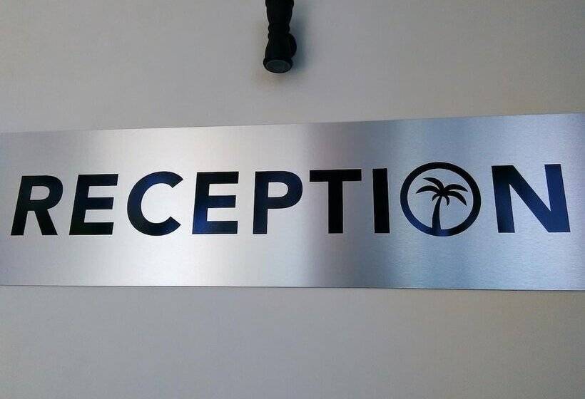 Отель Palm Court Motor Inn