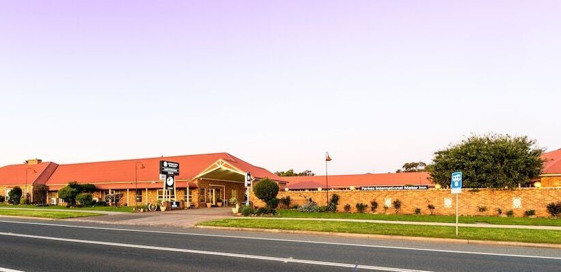 هتل Parkes International