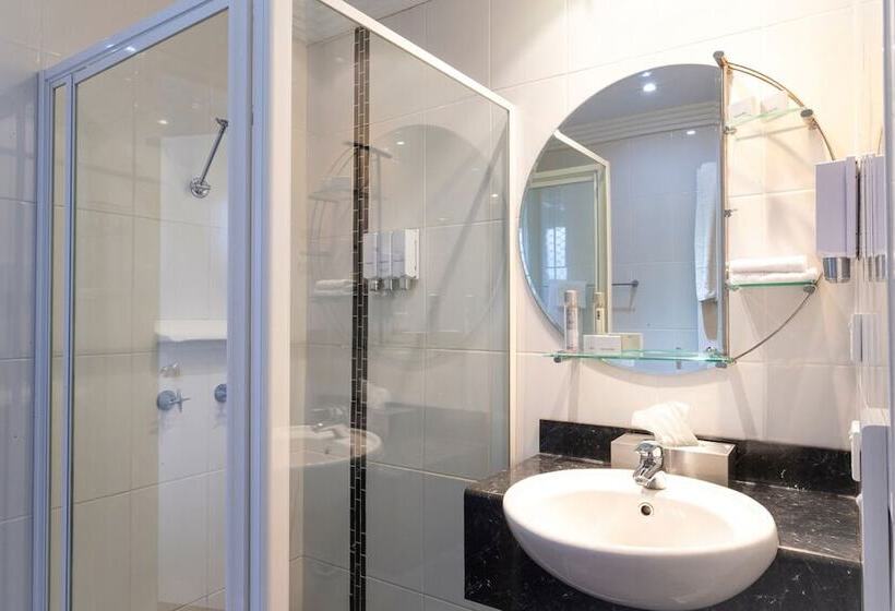 هتل Parkes International