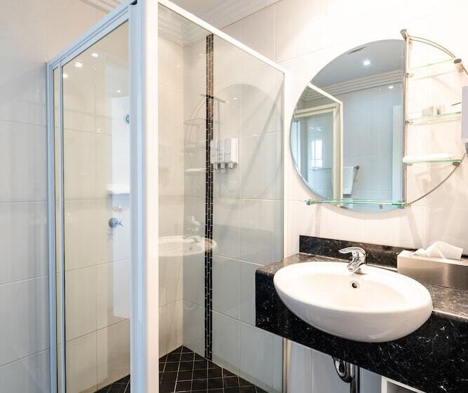 هتل Parkes International