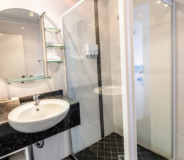 هتل Parkes International