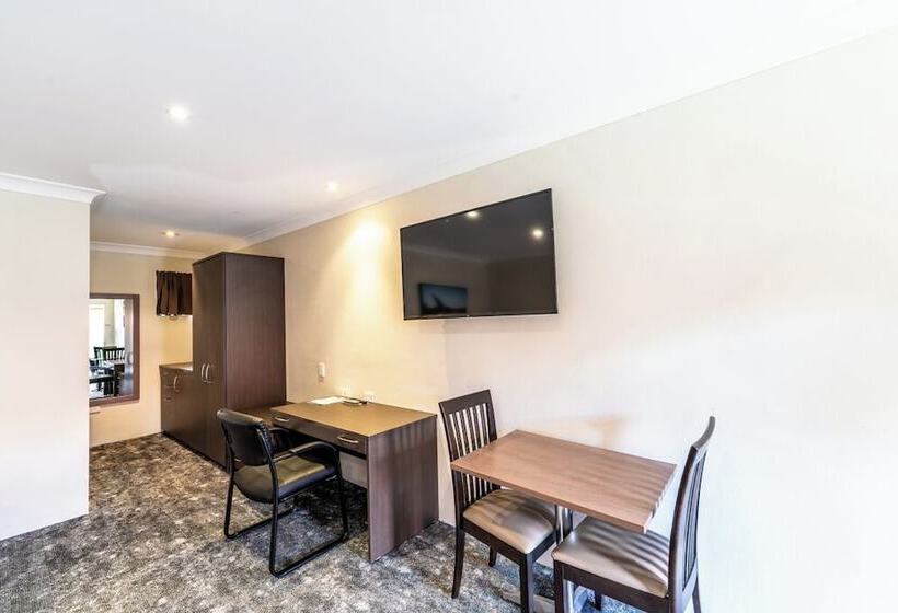 هتل Parkes International