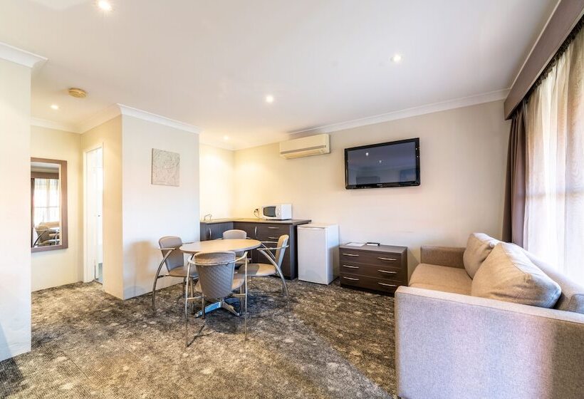 هتل Parkes International