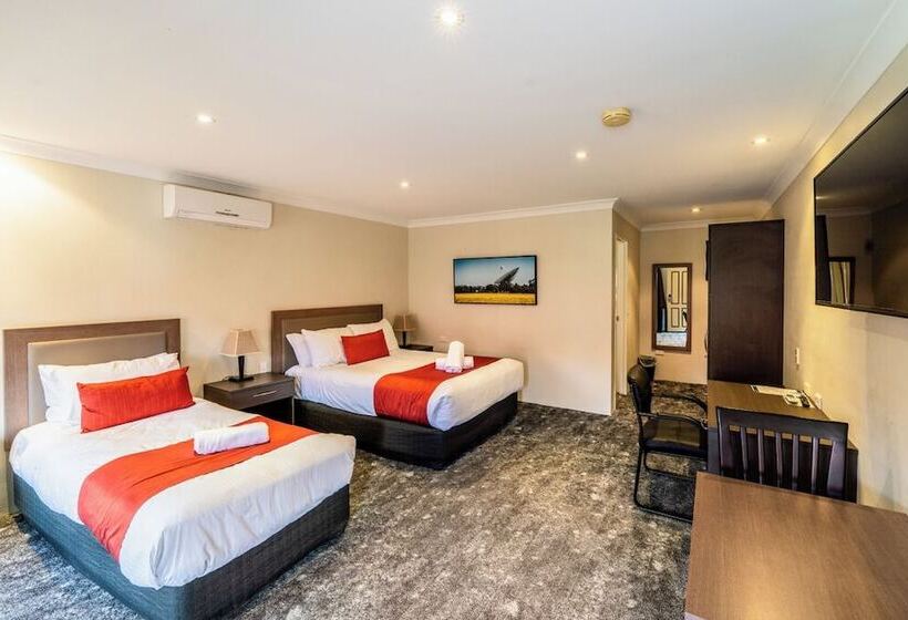 هتل Parkes International