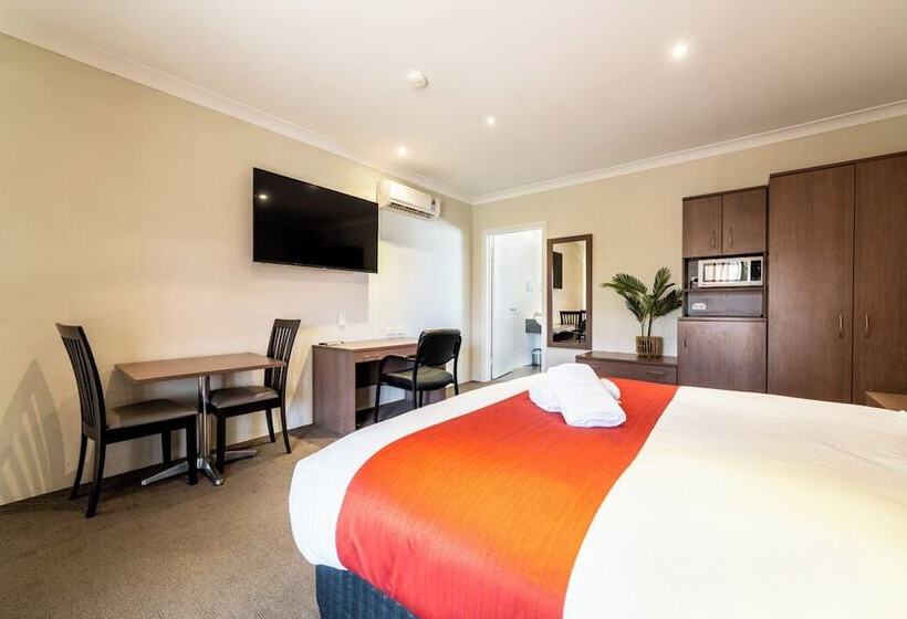 هتل Parkes International