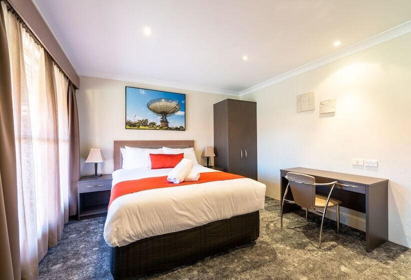 هتل Parkes International