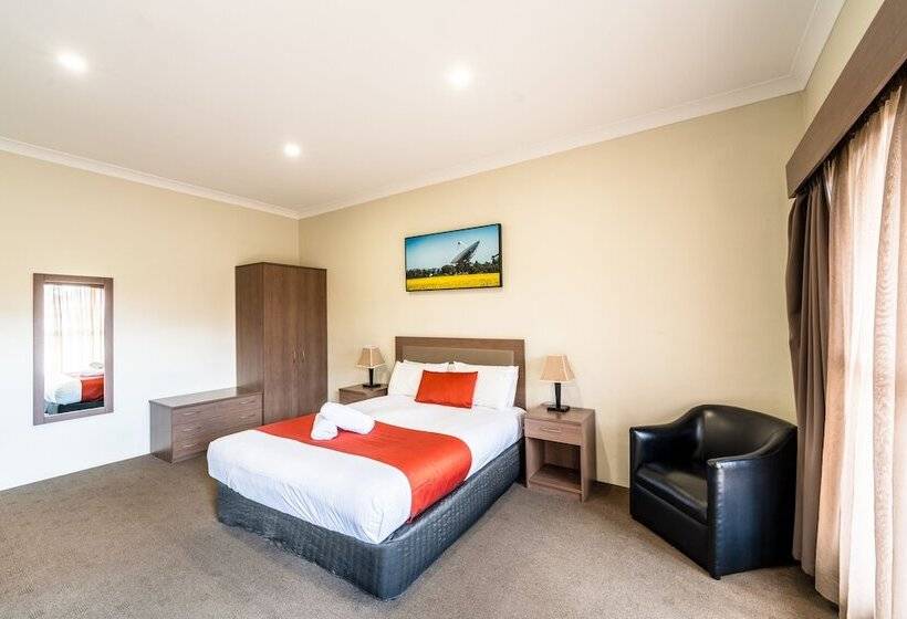 هتل Parkes International