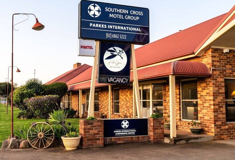 هتل Parkes International