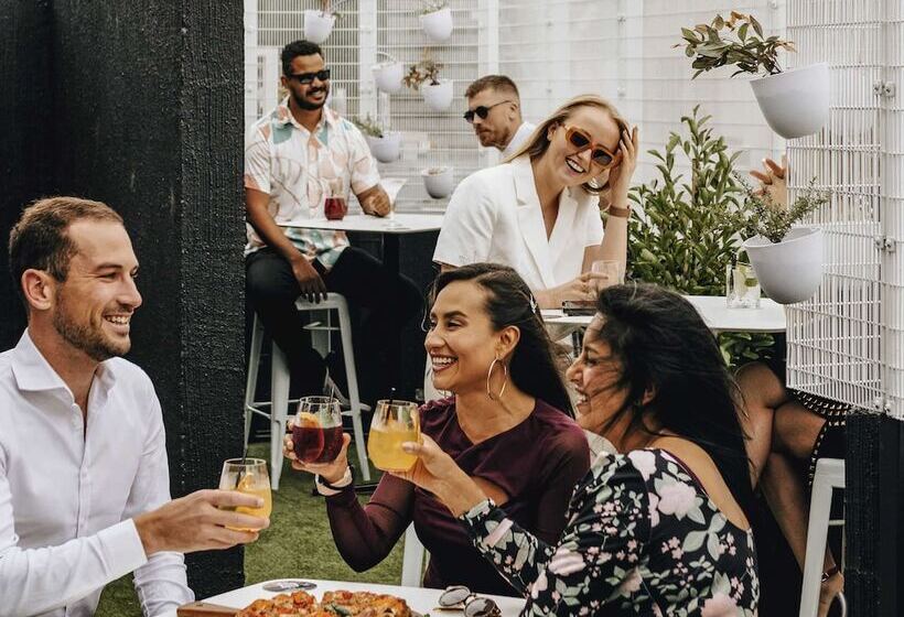 Отель Pullman Melbourne City Centre