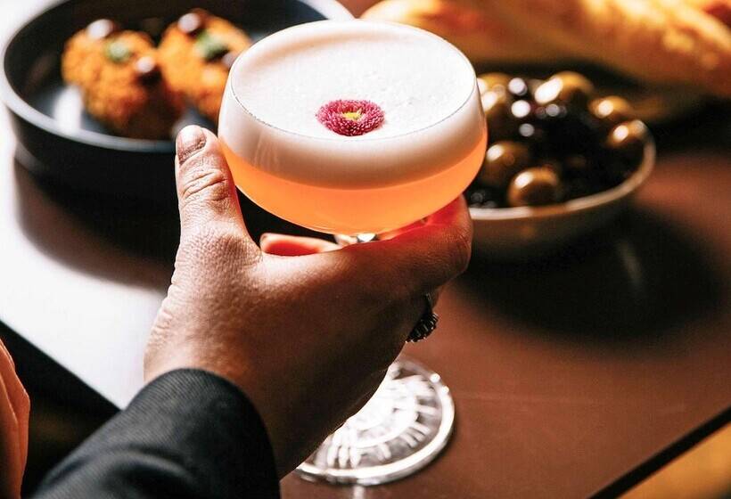 Отель Pullman Melbourne City Centre