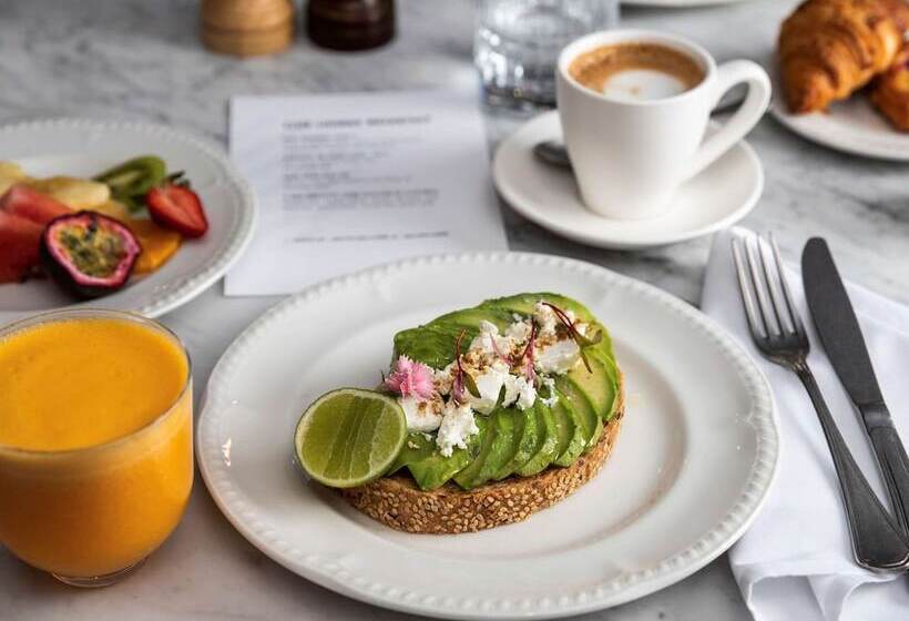 Отель Pullman Melbourne City Centre