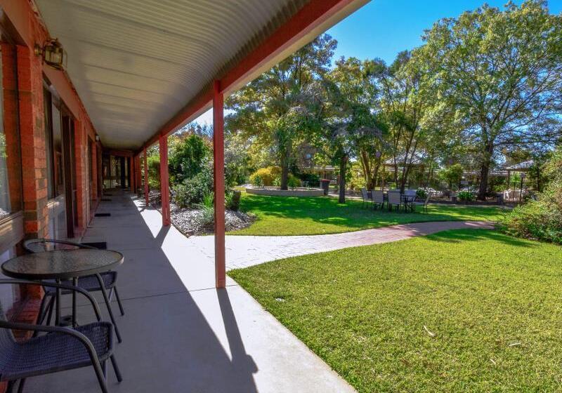 בית מלון כפרי River Country Inn