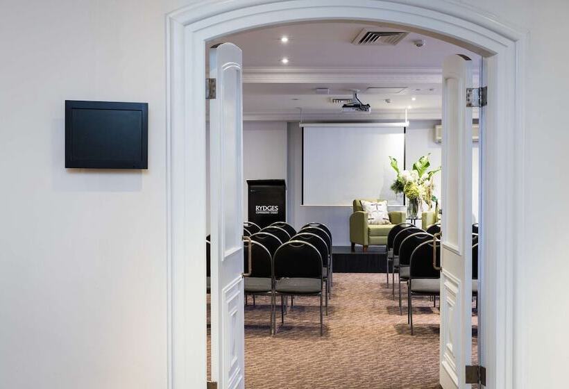 هتل Rydges Camperdown