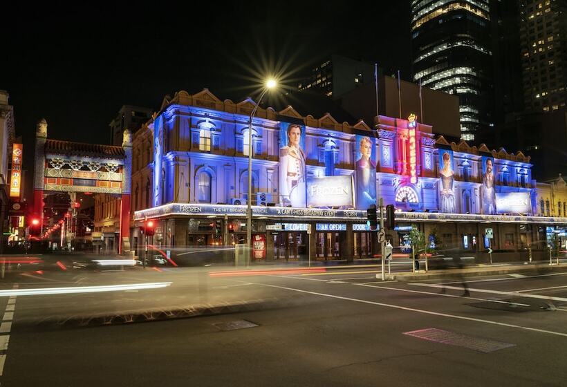 Отель Rydges Melbourne