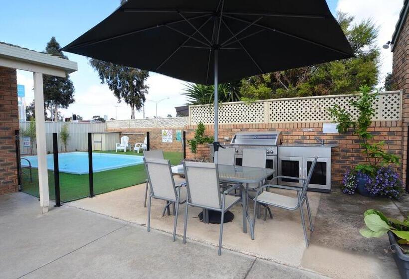 בית מלון כפרי Sandhurst Motor Inn Bendigo