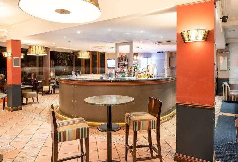 هتل Seasons Of Perth