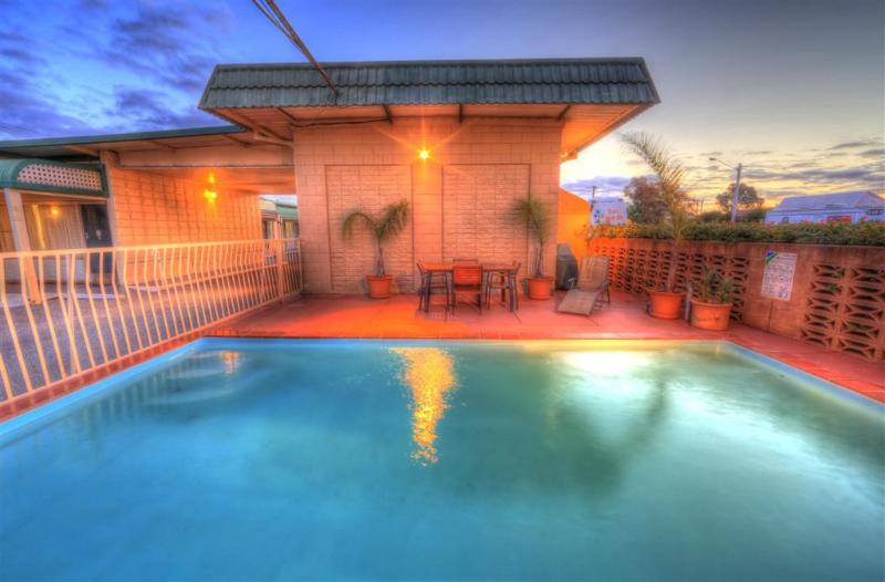 בית מלון כפרי Silver Haven Motor Inn