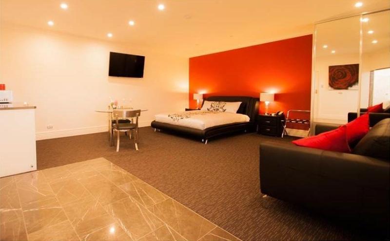 בית מלון כפרי Silver Haven Motor Inn