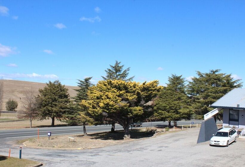 هتل Snow Season Motor Inn