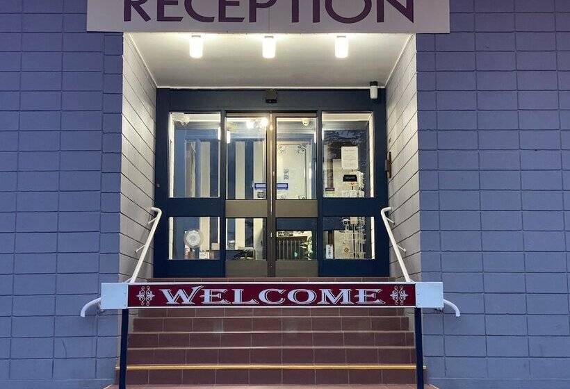 هتل Snow Season Motor Inn