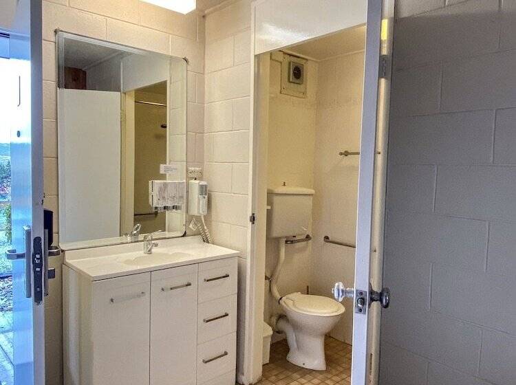 هتل Snow Season Motor Inn