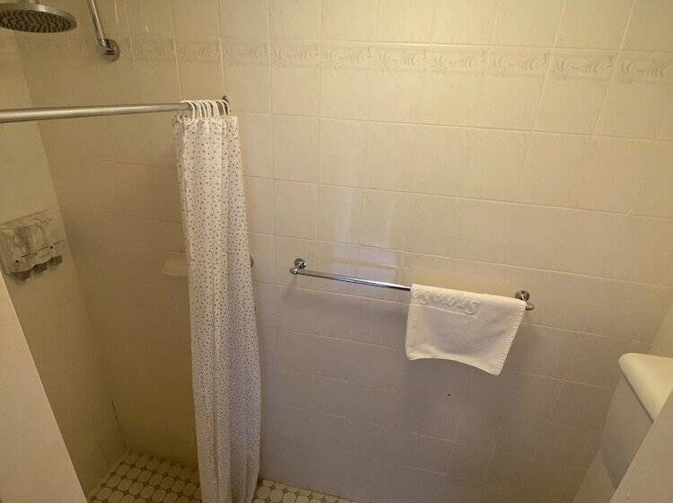 هتل Snow Season Motor Inn