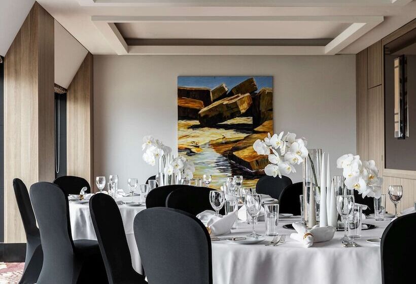 Отель Sofitel Melbourne On Collins