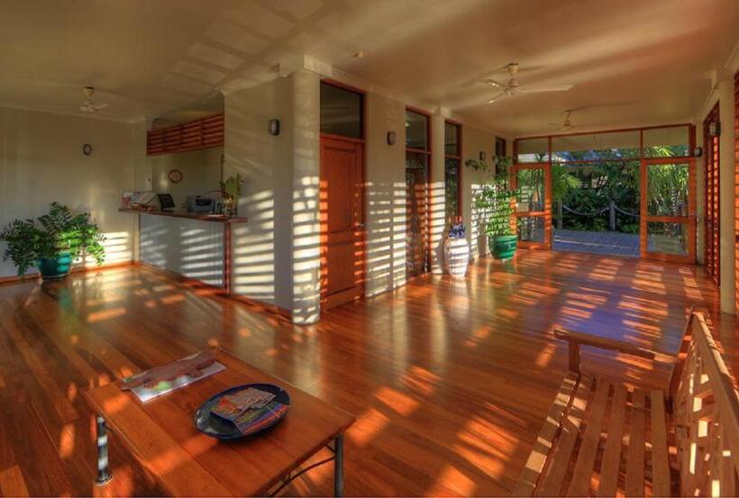 هتل Sovereign Resort