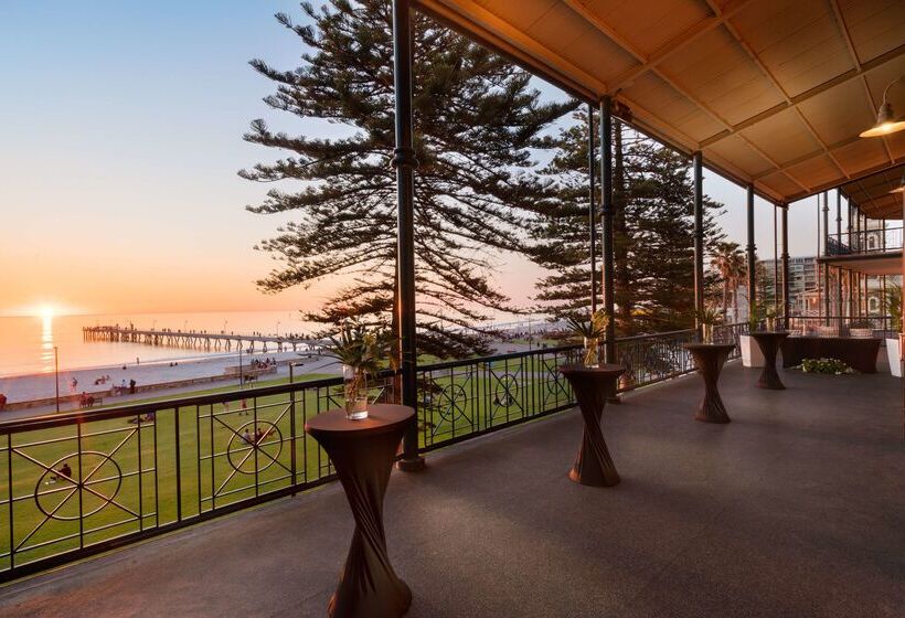 هتل Stamford Grand Adelaide