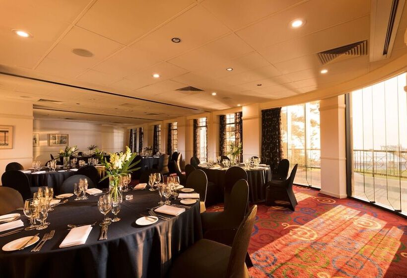 هتل Stamford Grand Adelaide