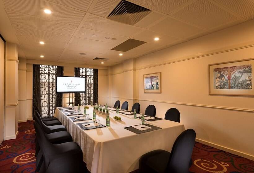 هتل Stamford Grand Adelaide
