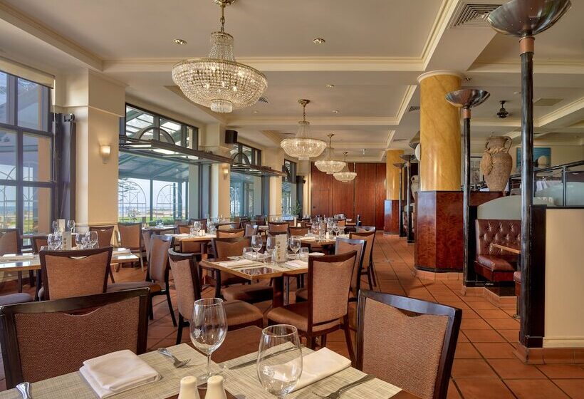 هتل Stamford Grand Adelaide