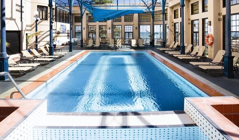 هتل Stamford Grand Adelaide