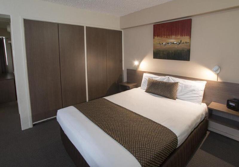 Отель The Metropolitan Spring Hill