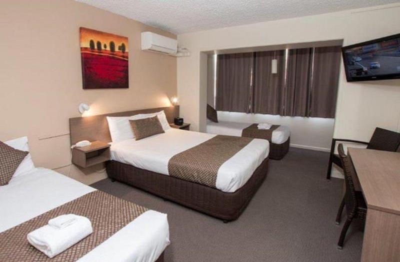 Отель The Metropolitan Spring Hill