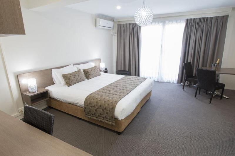 هتل The Metropolitan Spring Hill