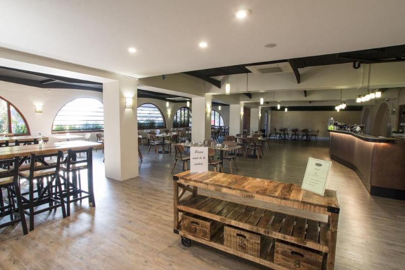 Отель The Metropolitan Spring Hill