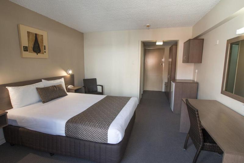 Отель The Metropolitan Spring Hill