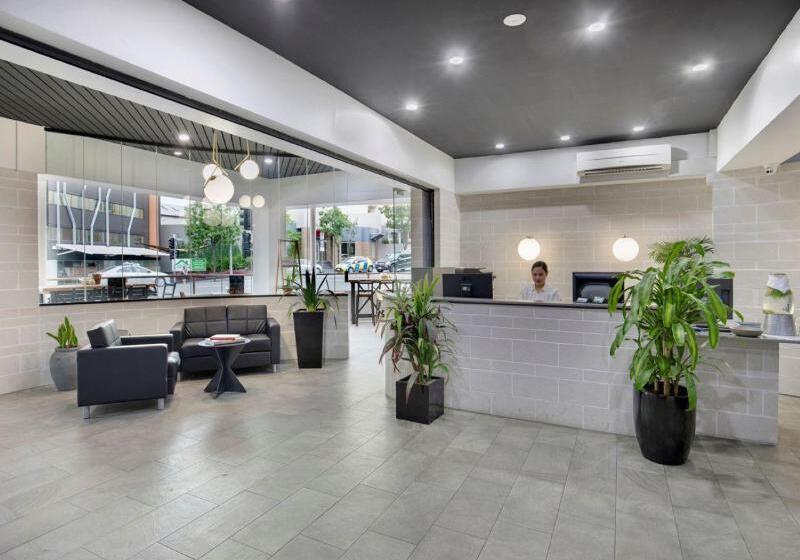 Отель The Metropolitan Spring Hill