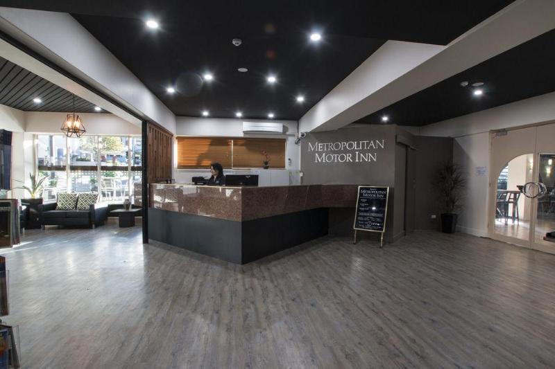 Отель The Metropolitan Spring Hill