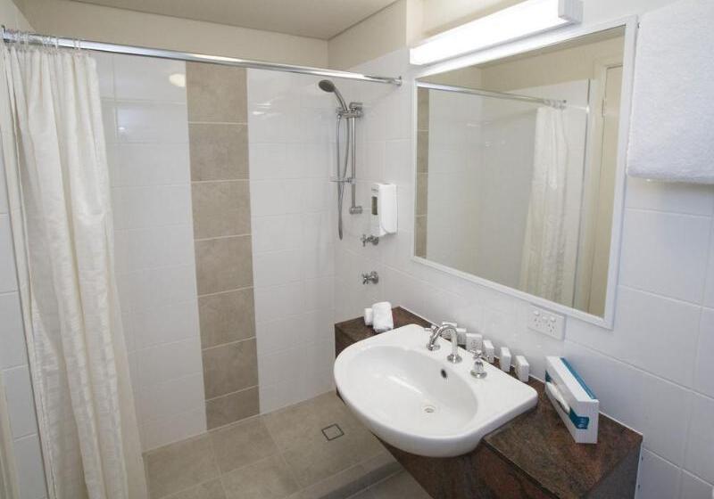 Отель The Metropolitan Spring Hill