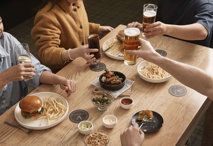 Отель The Victoria